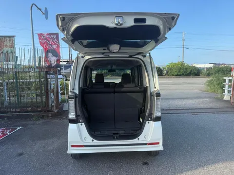 Honda N-BOX Custom