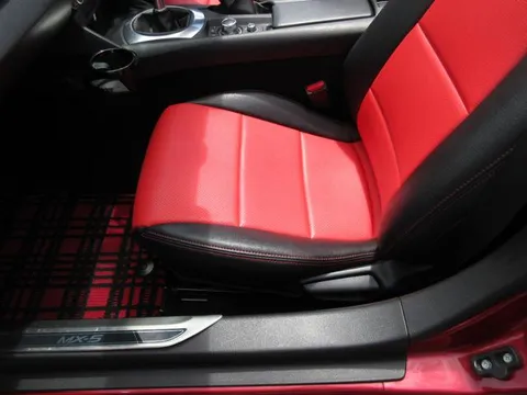 Mazda MX-5 (Roadster)
