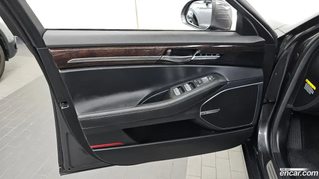 Genesis G90 (EQ900)