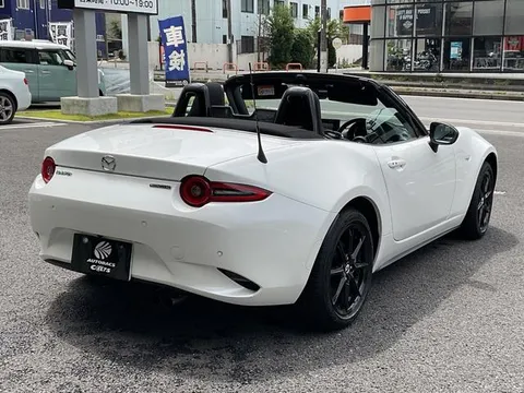 Mazda MX-5 (Roadster)