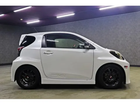 Toyota iQ