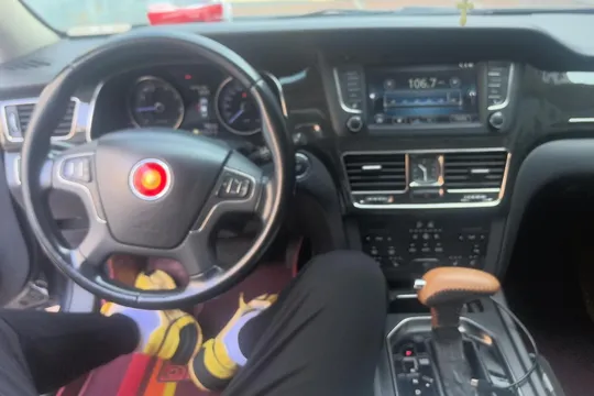 Hongqi H7