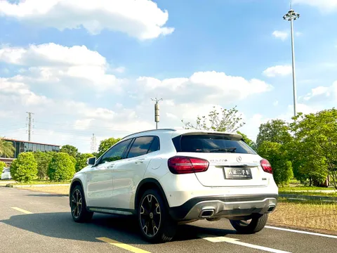 Mercedes-Benz Mercedes-Benz GLA