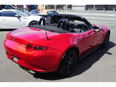 Mazda MX-5 (Roadster)