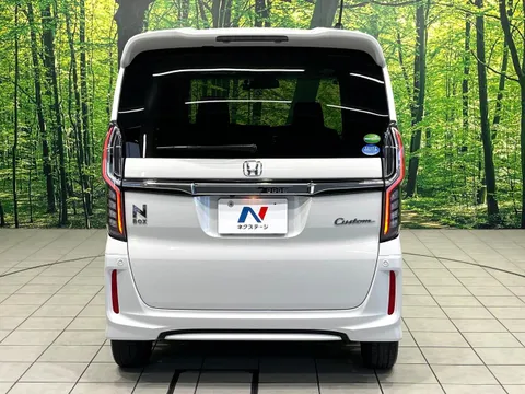 Honda N-BOX Custom