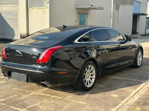 Jaguar XJ