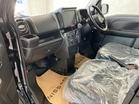 Nissan Clipper Van
