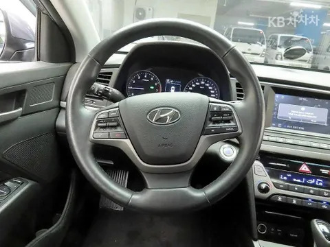 Hyundai Elantra (Avante)