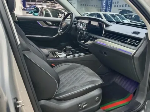 Hongqi HS5