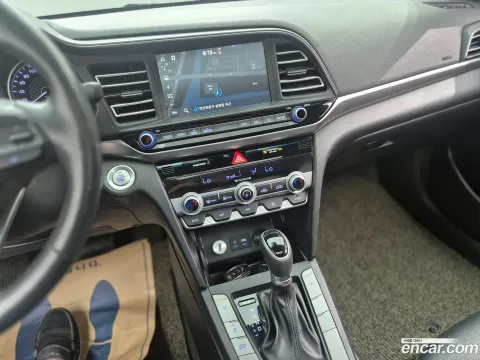 Hyundai Elantra (Avante)