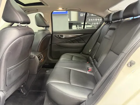 Infiniti Q50L