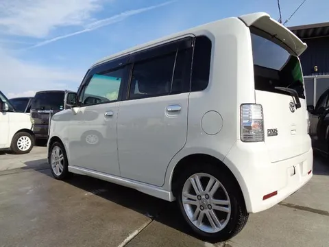 Toyota Pixis Space