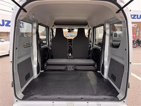 Nissan Clipper Van