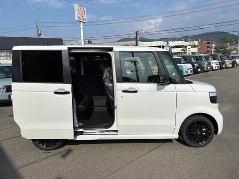 Honda N-BOX Custom