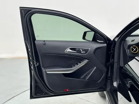 Mercedes-Benz Mercedes-Benz GLA