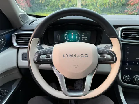 Lynk & Co 01