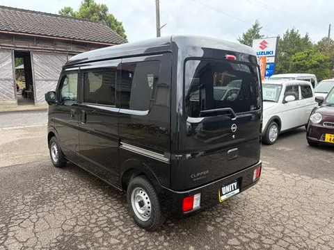 Nissan Clipper Van