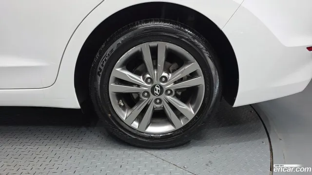 Hyundai Elantra (Avante)