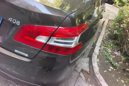 Peugeot 408
