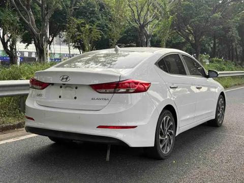 Hyundai Elantra (Avante)