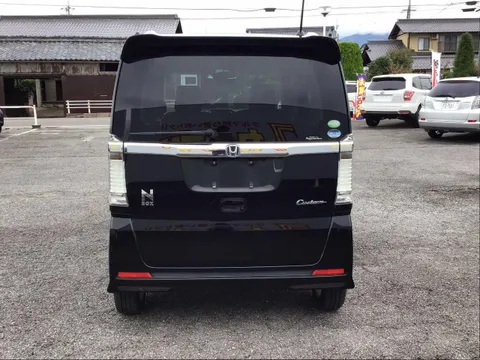 Honda N-BOX Custom