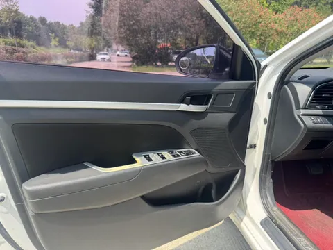 Hyundai Elantra (Avante)