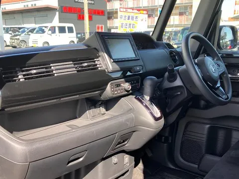 Honda N-BOX Custom