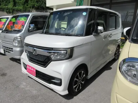 Honda N-BOX Custom