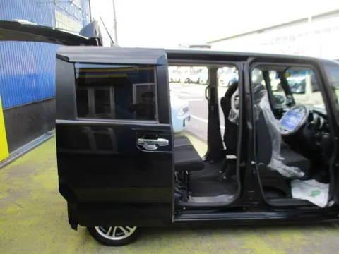 Honda N-BOX Plus Custom