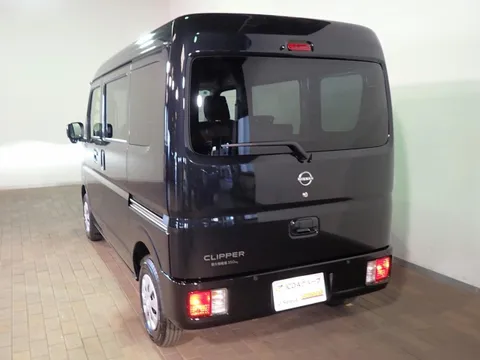 Nissan Clipper Van