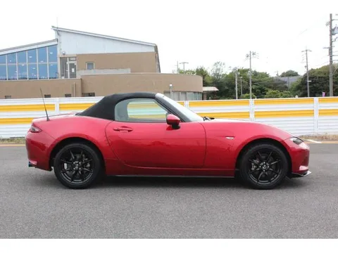 Mazda MX-5 (Roadster)