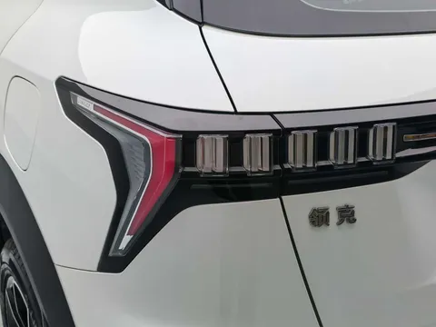 Lynk & Co 06