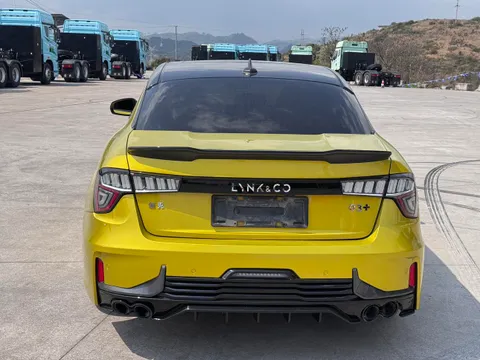 Lynk & Co 03