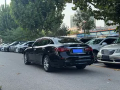 Infiniti Q70