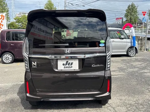 Honda N-BOX Custom