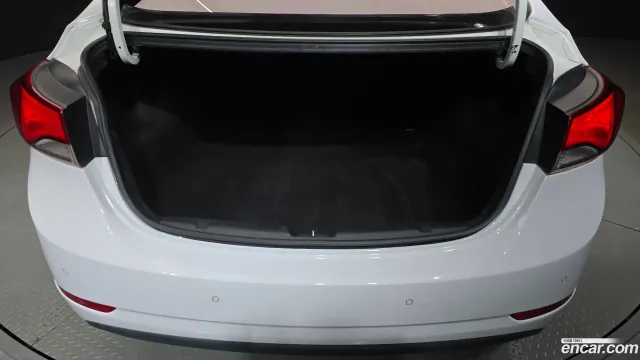 Hyundai Elantra (Avante)