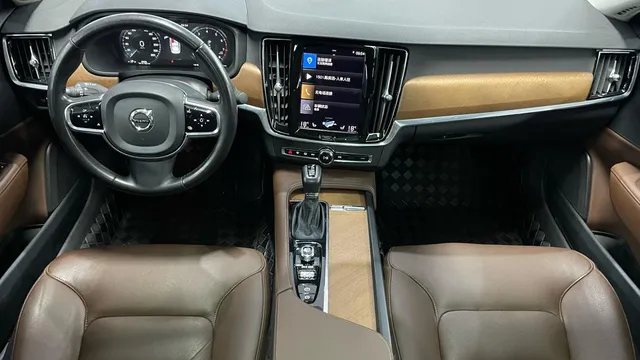 Volvo S90