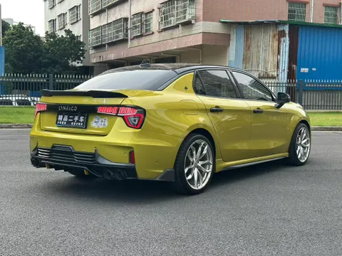 Lynk & Co 03