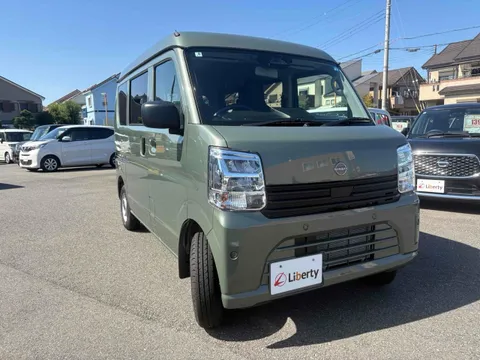 Nissan Clipper Van