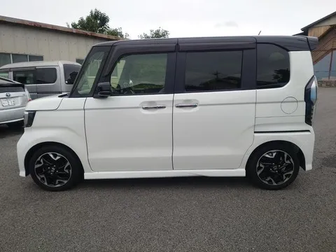 Honda N-BOX Custom