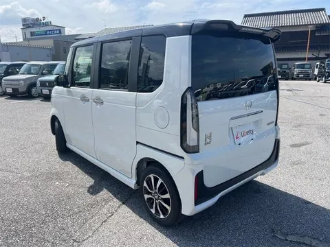 Honda N-BOX Custom