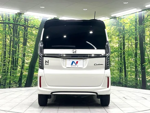 Honda N-BOX Custom