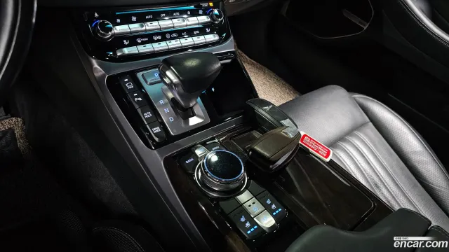 Genesis G90 (EQ900)