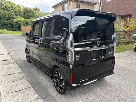 Honda N-BOX Custom