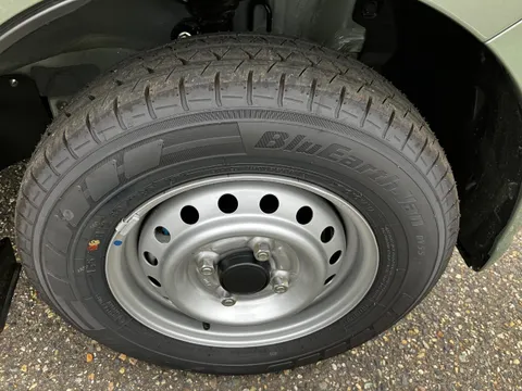 Nissan Clipper Van