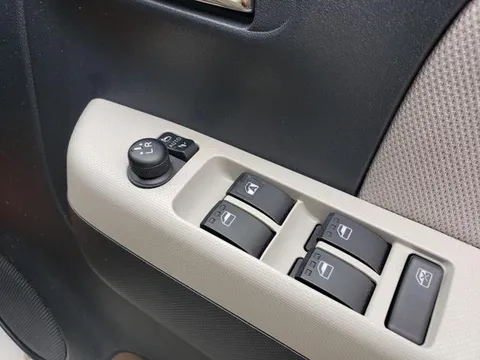 Daihatsu Mira Tocot
