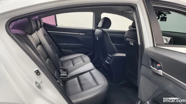 Hyundai Elantra (Avante)