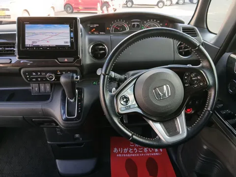 Honda N-BOX Custom