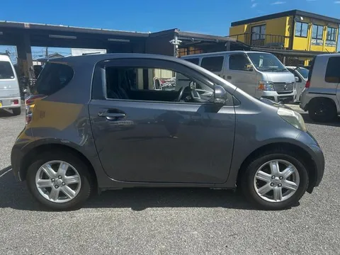 Toyota iQ