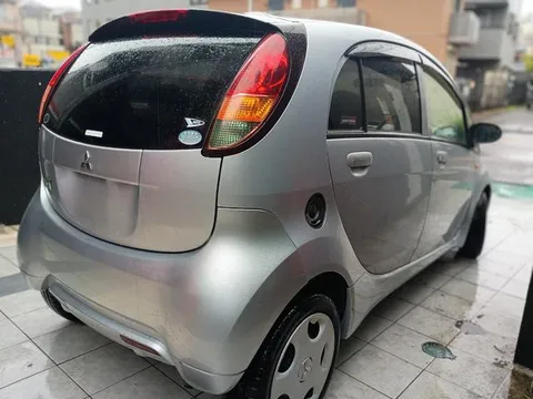 Mitsubishi I